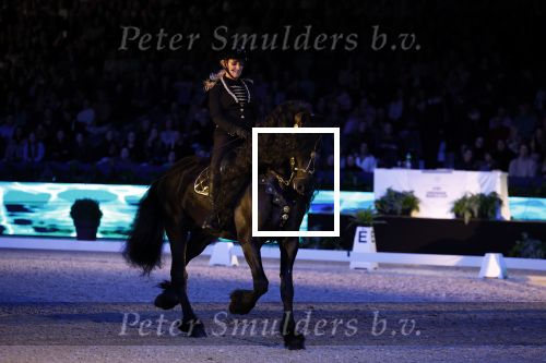 Amsterdam 28 januari 2023
Samantha Steenwijk rijdt op haar paard een kuhr terwijl ze zingt tijdens Jumping Amsterdam in de RAI.