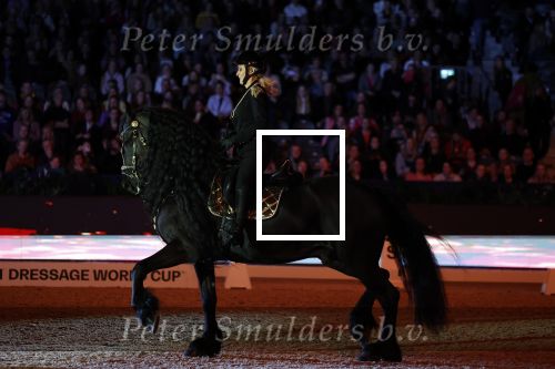 Amsterdam 28 januari 2023
Samantha Steenwijk rijdt op haar paard een kuhr terwijl ze zingt tijdens Jumping Amsterdam in de RAI.