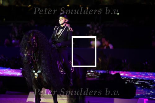 Amsterdam 28 januari 2023
Samantha Steenwijk rijdt op haar paard een kuhr terwijl ze zingt tijdens Jumping Amsterdam in de RAI.