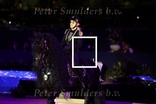 Amsterdam 28 januari 2023
Samantha Steenwijk rijdt op haar paard een kuhr terwijl ze zingt tijdens Jumping Amsterdam in de RAI.