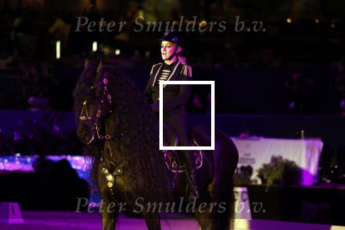 Amsterdam 28 januari 2023
Samantha Steenwijk rijdt op haar paard een kuhr terwijl ze zingt tijdens Jumping Amsterdam in de RAI.