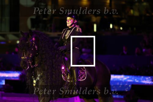 Amsterdam 28 januari 2023
Samantha Steenwijk rijdt op haar paard een kuhr terwijl ze zingt tijdens Jumping Amsterdam in de RAI.