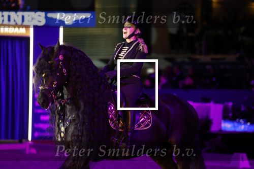 Amsterdam 28 januari 2023
Samantha Steenwijk rijdt op haar paard een kuhr terwijl ze zingt tijdens Jumping Amsterdam in de RAI.