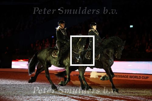 Amsterdam 28 januari 2023
Samantha Steenwijk rijdt op haar paard een kuhr terwijl ze zingt tijdens Jumping Amsterdam in de RAI.
