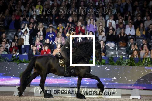 Amsterdam 28 januari 2023
Samantha Steenwijk rijdt op haar paard een kuhr terwijl ze zingt tijdens Jumping Amsterdam in de RAI.