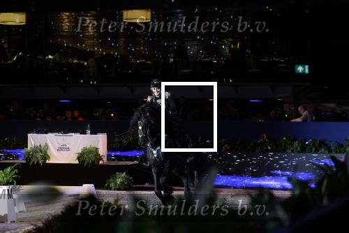 Amsterdam 28 januari 2023
Samantha Steenwijk rijdt op haar paard een kuhr terwijl ze zingt tijdens Jumping Amsterdam in de RAI.