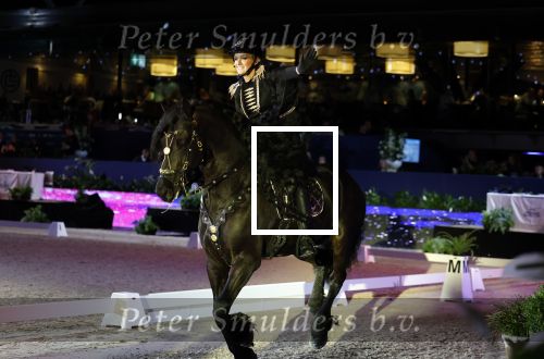 Amsterdam 28 januari 2023
Samantha Steenwijk rijdt op haar paard een kuhr terwijl ze zingt tijdens Jumping Amsterdam in de RAI.