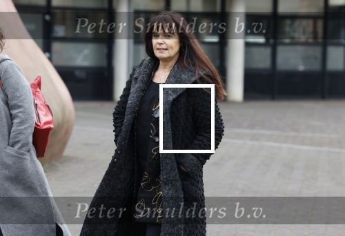 Utrecht 9 februari 2023
Kort geding Roxeanne Hazes vs. Rachel Hazes.  Roxeanne Hazes haar advocaat Maarten Kox (l) komt aan bij de rechtbank in Utrecht. Naast hem loopt ex advocaat Mr Tomlow en erachter Marieke v Beek en Robert Arjan Israel met vriendin