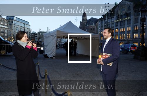 Amsterdam 17 januari 2023
Nieuwjaarsreceptie van Koning Willem Alexander en Koningin Maxima op paleis op de dam.
Davide Heijmans de vrouw van Thierry Baudet is daar aan het fotograferen.