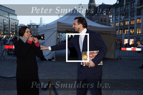Amsterdam 17 januari 2023
Nieuwjaarsreceptie van Koning Willem Alexander en Koningin Maxima op paleis op de dam.
Davide Heijmans de vrouw van Thierry Baudet is daar aan het fotograferen.