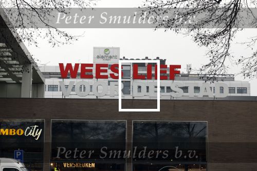 Amsterdam 2 februari 2023
Complex L Etoile en wees lief voor de stad sign bij Gelderlandplein.