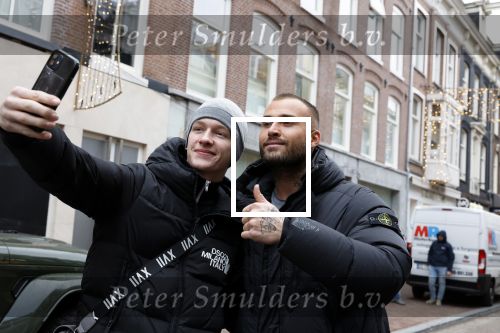Amsterdam 13 januari 2024
Dave Roelvink met een fan op de pc hooftstraat