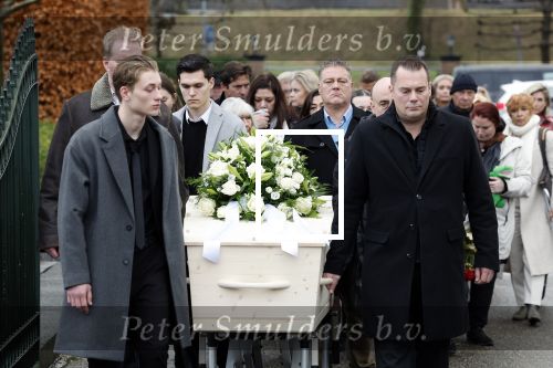 Hoofdorp 5 januari 2023
Begrafenis Tonny Alberti in zijn woonplaats Hoofddorp.
OA aanwezig zijn vrouw Marla Wilschut en zoon Dennis Alberti .
Ook zus Willeke Alberti en haar kindeen Kaj Lerby Johnny de Mol en zijn vrouw Anouk de Mol waren aanwezig.