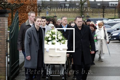 Hoofdorp 5 januari 2023
Begrafenis Tonny Alberti in zijn woonplaats Hoofddorp.
OA aanwezig zijn vrouw Marla Wilschut en zoon Dennis Alberti .
Ook zus Willeke Alberti en haar kindeen Kaj Lerby Johnny de Mol en zijn vrouw Anouk de Mol waren aanwezig.