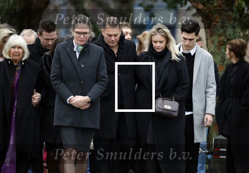 Hoofdorp 5 januari 2023
Begrafenis Tonny Alberti in zijn woonplaats Hoofddorp.
OA aanwezig zijn vrouw Marla Wilschut en zoon Dennis Alberti .
Ook zus Willeke Alberti en haar kindeen Kaj Lerby Johnny de Mol en zijn vrouw Anouk de Mol waren aanwezig.