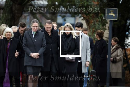 Hoofdorp 5 januari 2023
Begrafenis Tonny Alberti in zijn woonplaats Hoofddorp.
OA aanwezig zijn vrouw Marla Wilschut en zoon Dennis Alberti .
Ook zus Willeke Alberti en haar kindeen Kaj Lerby Johnny de Mol en zijn vrouw Anouk de Mol waren aanwezig.