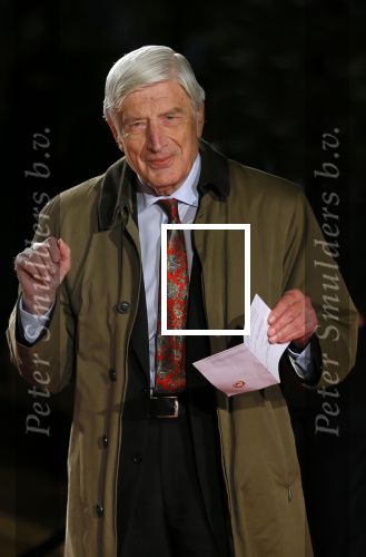 Utrecht 8 december 2014
Mr Pieter v Vollenhoven viert samen met zijn familie ,Prinses Margriet Prins Maurits Prinses Marilene Prins Bernhard Jr. Prinses Annette Prins Floris Prinses Aimee Prins Pieter Christiaan en Prinses Anita zijn 75e verjaardag in het Beatrix theater.