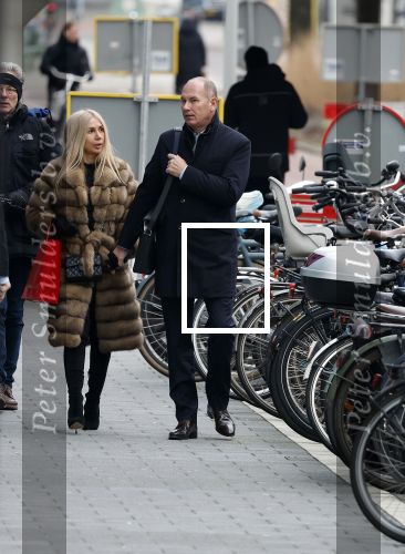 Amsterdam 11 januari 2024
Eugene v Duin arriveert bij de rechtbank van Amsterdam met zijn vrouw en advocaat .
