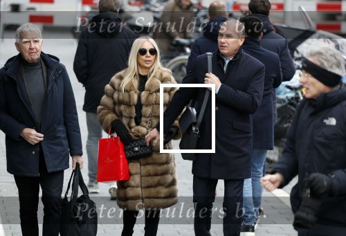 Amsterdam 11 januari 2024
Eugene v Duin arriveert bij de rechtbank van Amsterdam met zijn vrouw en advocaat .