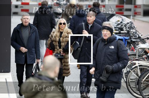Amsterdam 11 januari 2024
Eugene v Duin arriveert bij de rechtbank van Amsterdam met zijn vrouw en advocaat .