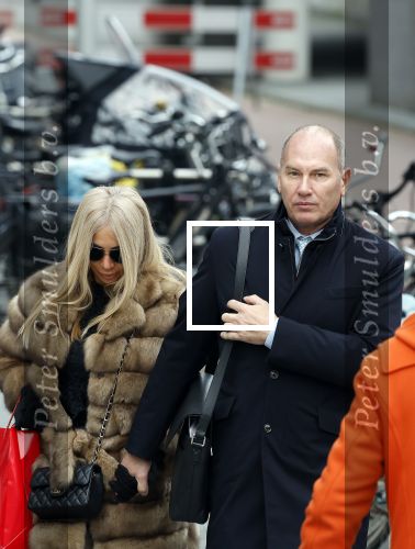 Amsterdam 11 januari 2024
Eugene v Duin arriveert bij de rechtbank van Amsterdam met zijn vrouw en advocaat .
