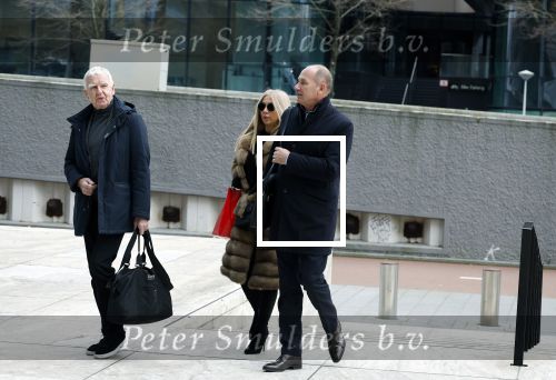 Amsterdam 11 januari 2024
Eugene v Duin arriveert bij de rechtbank van Amsterdam met zijn vrouw en advocaat .
