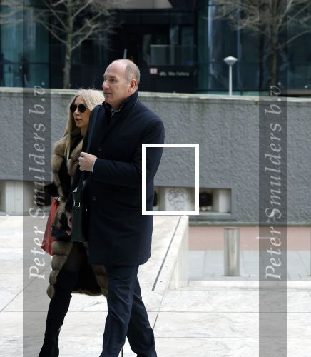 Amsterdam 11 januari 2024
Eugene v Duin arriveert bij de rechtbank van Amsterdam met zijn vrouw en advocaat .