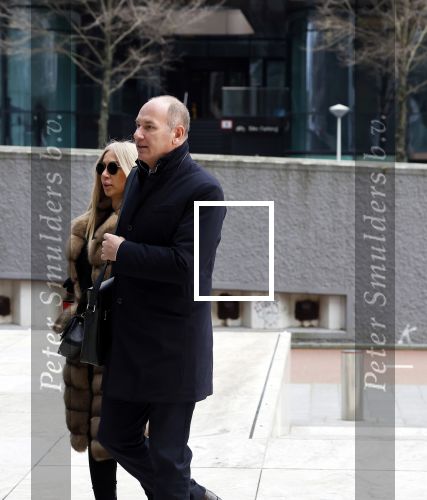 Amsterdam 11 januari 2024
Eugene v Duin arriveert bij de rechtbank van Amsterdam met zijn vrouw en advocaat .