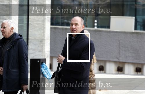 Amsterdam 11 januari 2024
Eugene v Duin arriveert bij de rechtbank van Amsterdam met zijn vrouw en advocaat .