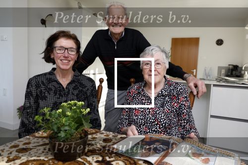 Enkhuizen 19 december 2024
Gerrie Hovenier samen met haar man en dochter . Gerrie is al 50 jaar lid van Story.