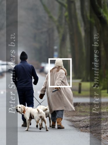 Huizen 13 januari 2024
Linda de Mol en Jeroen Rietbergen samen wandelend met hun 2 honden / labradors.