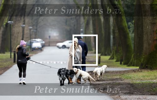 Huizen 13 januari 2024
Linda de Mol en Jeroen Rietbergen samen wandelend met hun 2 honden / labradors.