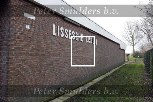 Lisse 6 januari 2023
Op deze locatie naast de Lissesche ijsbaan zou Maxime Meiland verkracht zijn . De speelrekken die daar stonden zijn onlangs weg gehaald . De gaten in de grond zitten er nog .