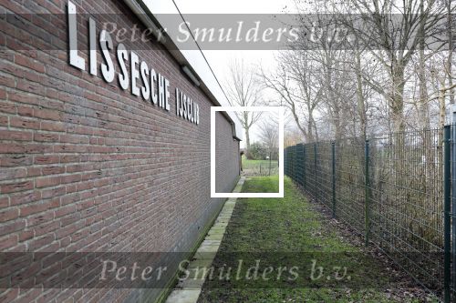 Lisse 6 januari 2023
Op deze locatie naast de Lissesche ijsbaan zou Maxime Meiland verkracht zijn . De speelrekken die daar stonden zijn onlangs weg gehaald . De gaten in de grond zitten er nog .
