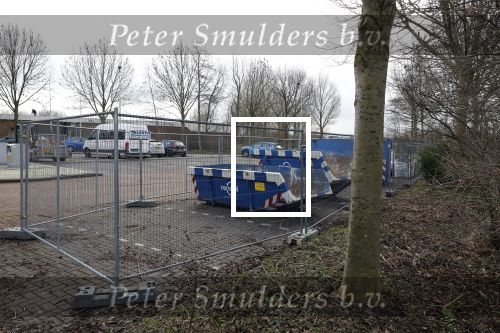 Lisse 6 januari 2023
Op deze locatie naast de Lissesche ijsbaan zou Maxime Meiland verkracht zijn . De speelrekken die daar stonden zijn onlangs weg gehaald . De gaten in de grond zitten er nog .