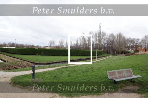 Lisse 6 januari 2023
Op deze locatie naast de Lissesche ijsbaan zou Maxime Meiland verkracht zijn . De speelrekken die daar stonden zijn onlangs weg gehaald . De gaten in de grond zitten er nog .