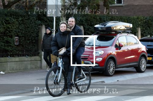 Amsterdam 9 januari 2024
Loiza lamers met partner op electrische van Moof fiets in Amsterdam.