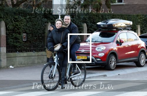 Amsterdam 9 januari 2024
Loiza lamers met partner op electrische van Moof fiets in Amsterdam.