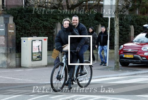 Amsterdam 9 januari 2024
Loiza lamers met partner op electrische van Moof fiets in Amsterdam.