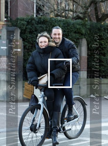 Amsterdam 9 januari 2024
Loiza lamers met partner op electrische van Moof fiets in Amsterdam.