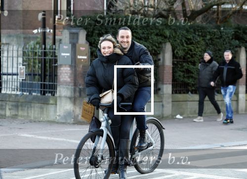 Amsterdam 9 januari 2024
Loiza lamers met partner op electrische van Moof fiets in Amsterdam.