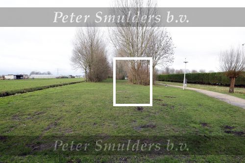 Lisse 6 januari 2023
Op deze locatie naast de Lissesche ijsbaan zou Maxime Meiland verkracht zijn . De speelrekken die daar stonden zijn onlangs weg gehaald . De gaten in de grond zitten er nog .