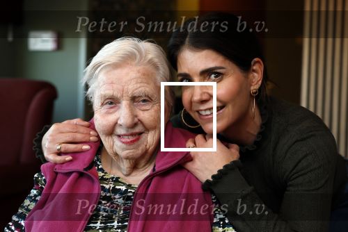 Capelle aan de Ijssel 19 januari 2024
Mevr Koolmeester en haar kleindochter Joyce . Mevr Koolmeester is al 50 jaar abonnee van Story.