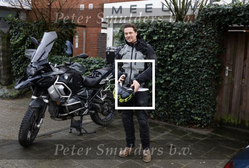 Amsterdam 4 januari 2024
Winston post op zijn BMW motor