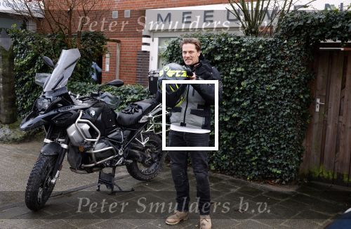 Amsterdam 4 januari 2024
Winston post op zijn BMW motor