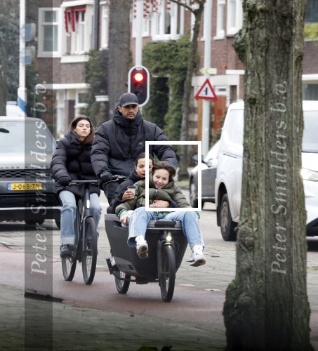 Amsterdam 9 januari 2024
Badr hari en ... in bakfiets in Amsterdam zuid.