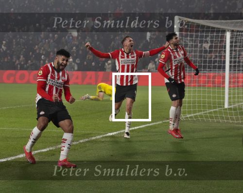 Eindhoven 14 Januari 2025 KNVB Beker PSV-Excelsior. Eindstand 5-4 (Verlenging)
Ismael Sabari scoort in de laatste seconde van de wedstrijd 3-3 en wordt gefeliciteerd door zijn kollega\'s Ryan Flamingo Ricardo Pepi Luuk de Jong en Ivan Perisic
Foto Jan Hoogsteen