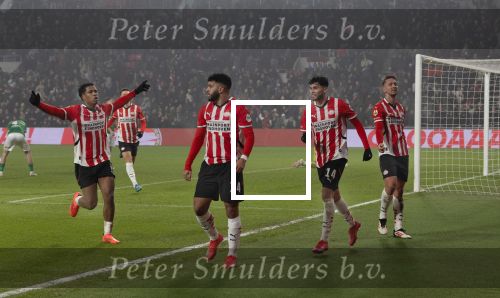 Eindhoven 14 Januari 2025 KNVB Beker PSV-Excelsior. Eindstand 5-4 (Verlenging)
Ismael Sabari scoort in de laatste seconde van de wedstrijd 3-3 en wordt gefeliciteerd door zijn kollega\'s Ryan Flamingo Ricardo Pepi Luuk de Jong en Ivan Perisic
Foto Jan Hoogsteen