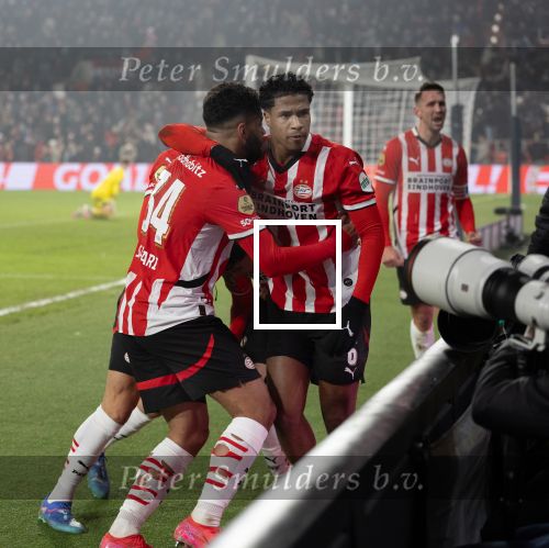 Eindhoven 14 Januari 2025 KNVB Beker PSV-Excelsior. Eindstand 5-4 (Verlenging)
Ismael Sabari scoort in de laatste seconde van de wedstrijd 3-3 en wordt gefeliciteerd door zijn kollega\'s Ryan Flamingo Ricardo Pepi Luuk de Jong en Ivan Perisic
Foto Jan Hoogsteen