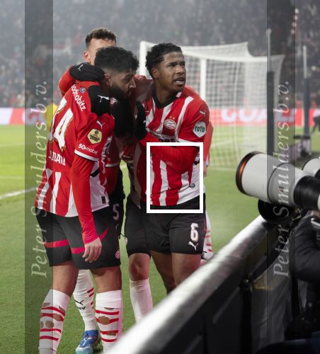 Eindhoven 14 Januari 2025 KNVB Beker PSV-Excelsior. Eindstand 5-4 (Verlenging)
Ismael Sabari scoort in de laatste seconde van de wedstrijd 3-3 en wordt gefeliciteerd door zijn kollega\'s Ryan Flamingo Ricardo Pepi Luuk de Jong en Ivan Perisic
Foto Jan Hoogsteen